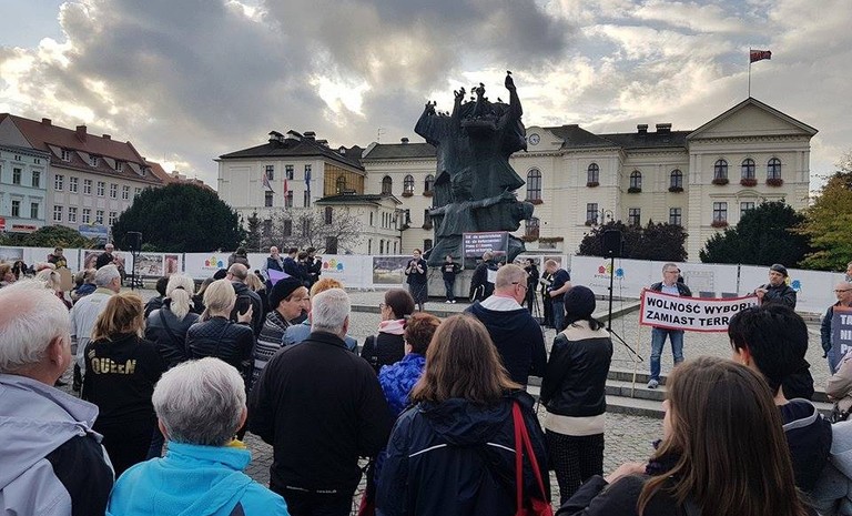 Czarny Protest w Bydgoszczy. Nie składamy parasolek!